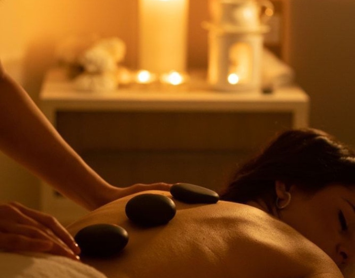  (90 phút) Massage Tinh dầu + Đá nóng